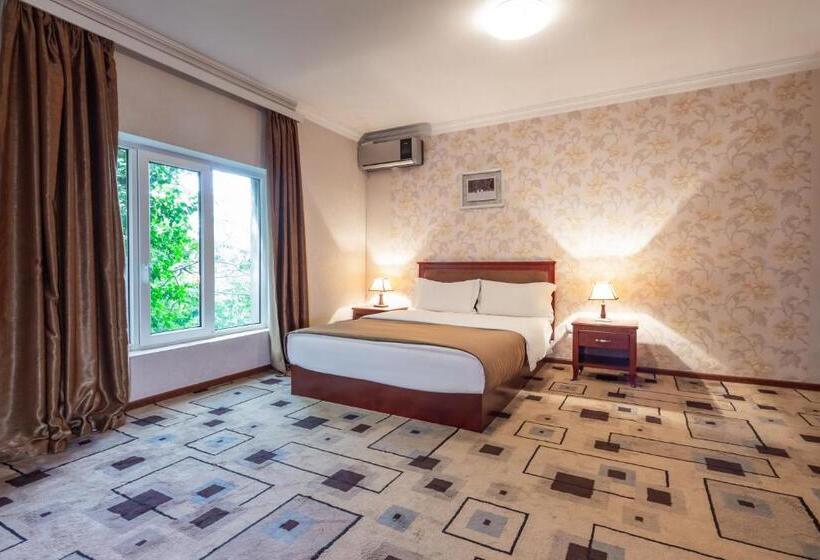 سوییت, Margo Palace