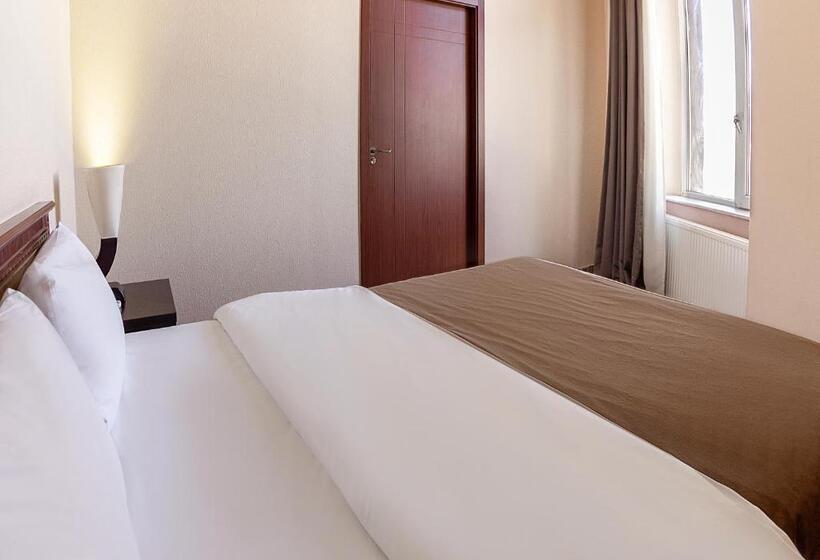 سوییت, Margo Palace