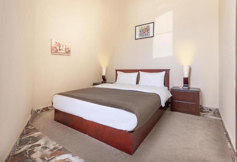 اتاق خانوادگی, Margo Palace