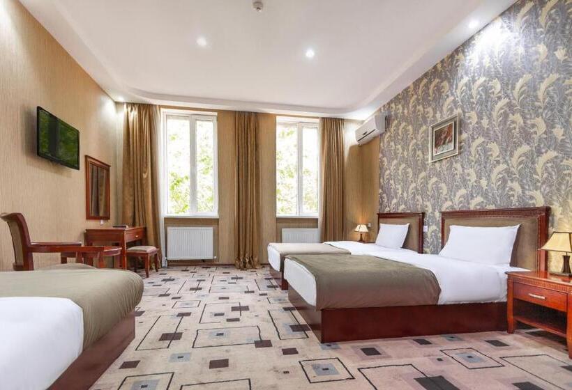 اتاق استاندارد سه نفره, Margo Palace