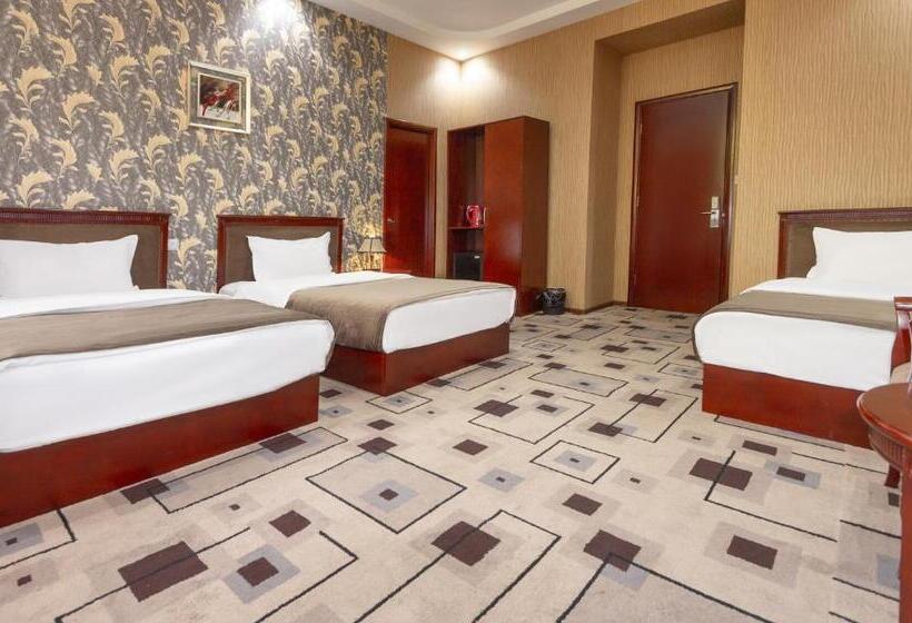 اتاق خانوادگی, Margo Palace