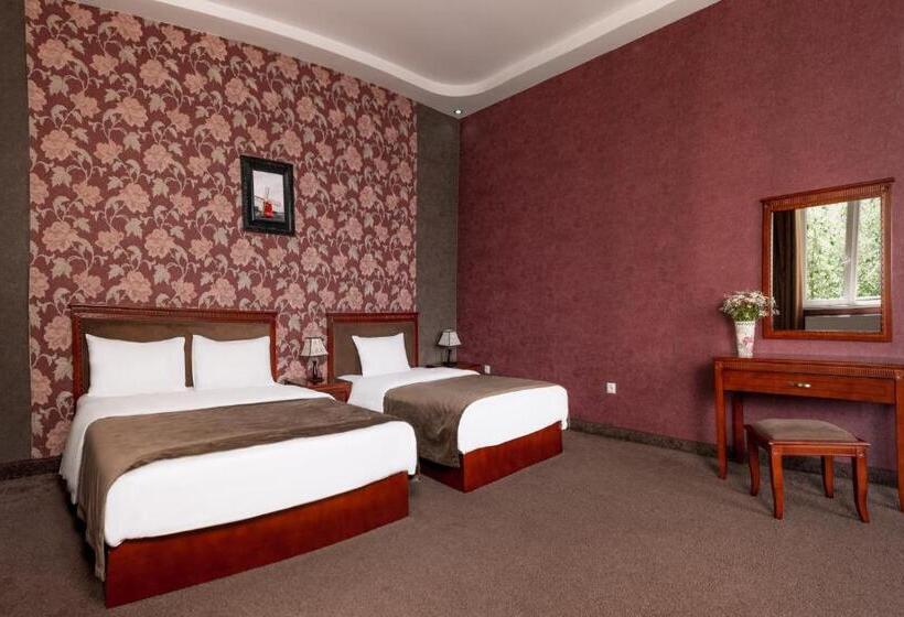 سوییت, Margo Palace