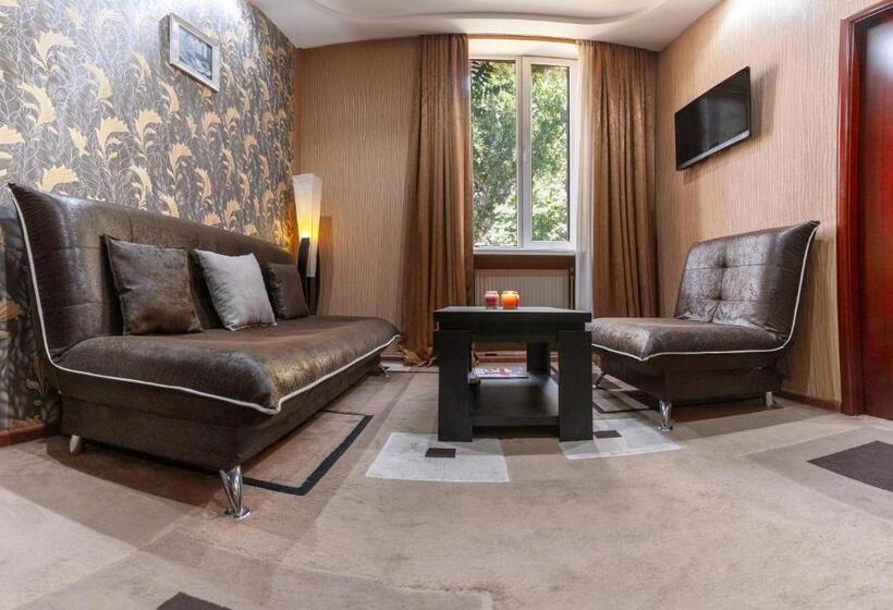 سوییت, Margo Palace