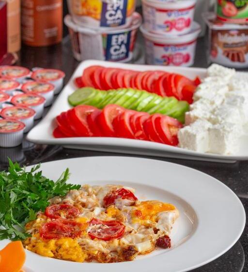 سوییت, Margo Palace