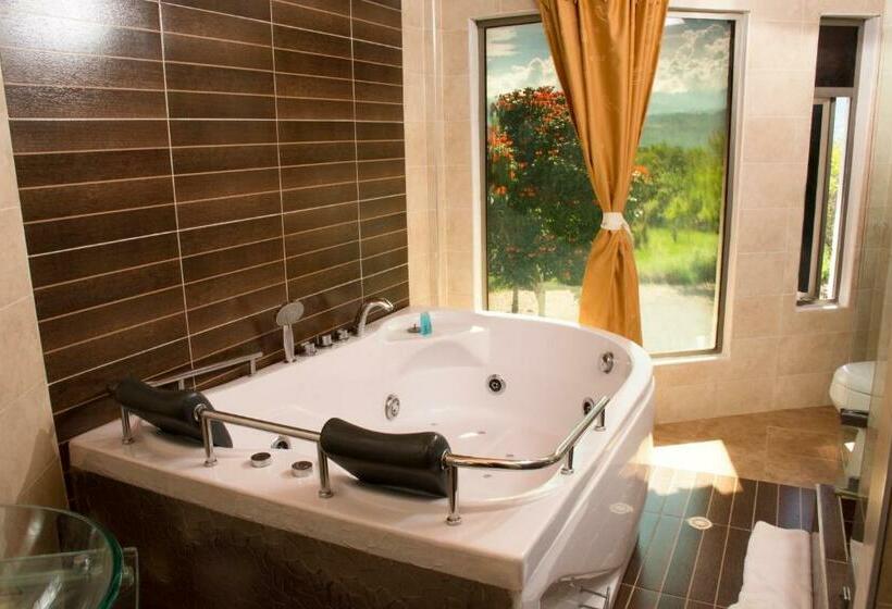 غرفة سوبيريور مزود بجاكوزى, Monchuelo Spa