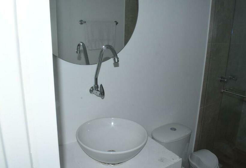 اتاق استاندارد سه نفره, Parque De Los Arrieros