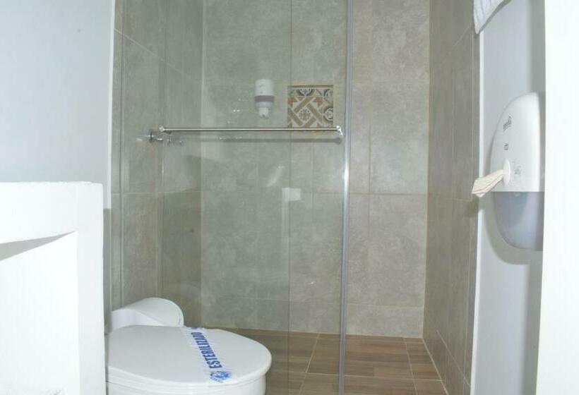 Quarto Triplo Estandar, Parque De Los Arrieros