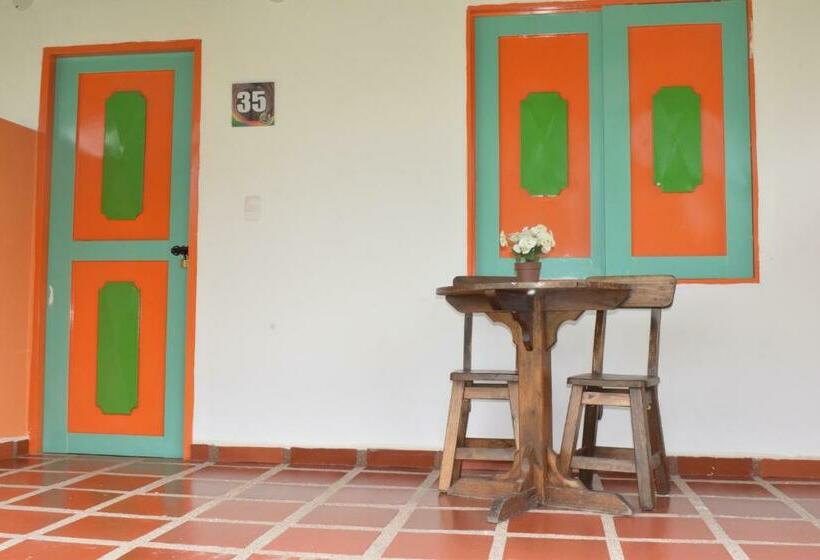 اتاق استاندارد سه نفره, Parque De Los Arrieros