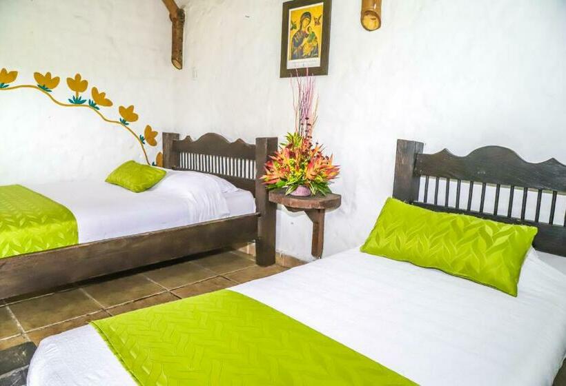 اتاق استاندارد سه نفره, Parque De Los Arrieros