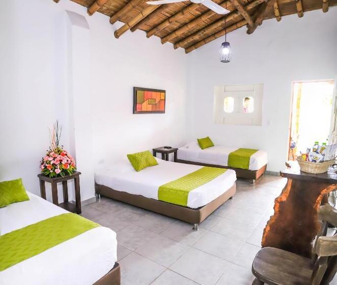 اتاق استاندارد چهار تخته, Parque De Los Arrieros