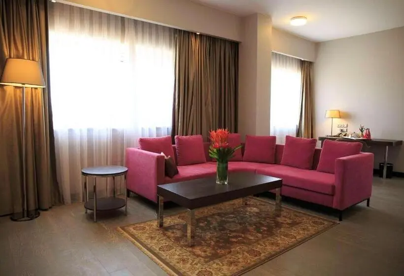 سوییت جونیور, Radisson Blu Hotel, Abidjan Airport