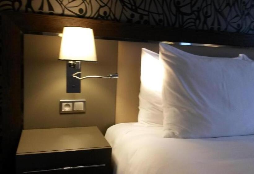 带花园景观高级房间, Radisson Blu Hotel, Abidjan Airport