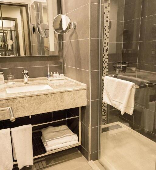 带花园景观高级房间, Radisson Blu Hotel, Abidjan Airport