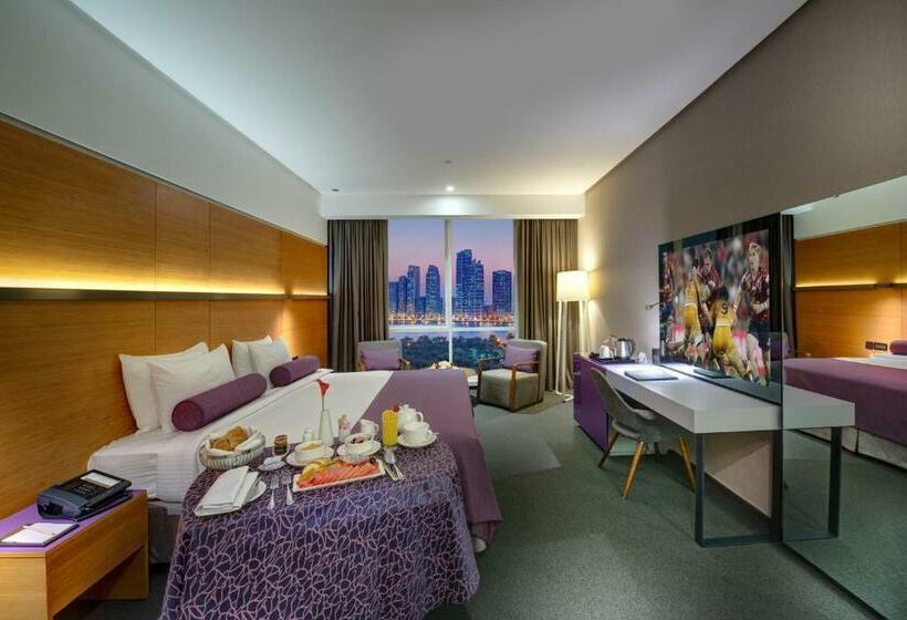 اتاق پریمیوم با چشمانداز دریاچه, The Act Hotel Sharjah