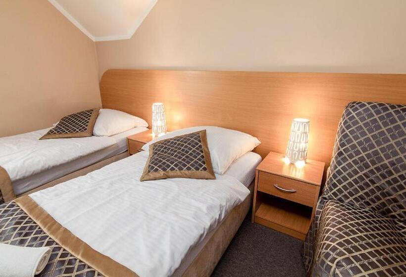 חדר סטנדרט עם מרפסת, Willa Kłodzko Zacisze   Sauna   Siłownia   Komnata Solna