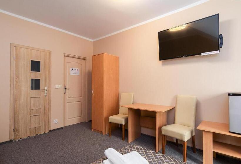 חדר סטנדרט עם מרפסת, Willa Kłodzko Zacisze   Sauna   Siłownia   Komnata Solna