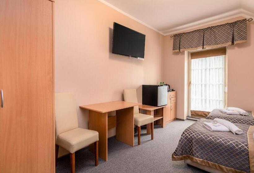 חדר סטנדרט עם מרפסת, Willa Kłodzko Zacisze   Sauna   Siłownia   Komnata Solna