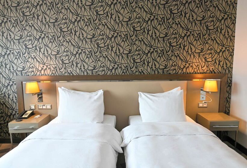 带花园景观高级房间, Radisson Blu Hotel, Abidjan Airport