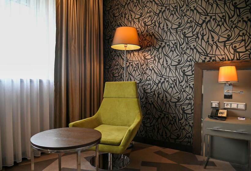 带花园景观高级房间, Radisson Blu Hotel, Abidjan Airport