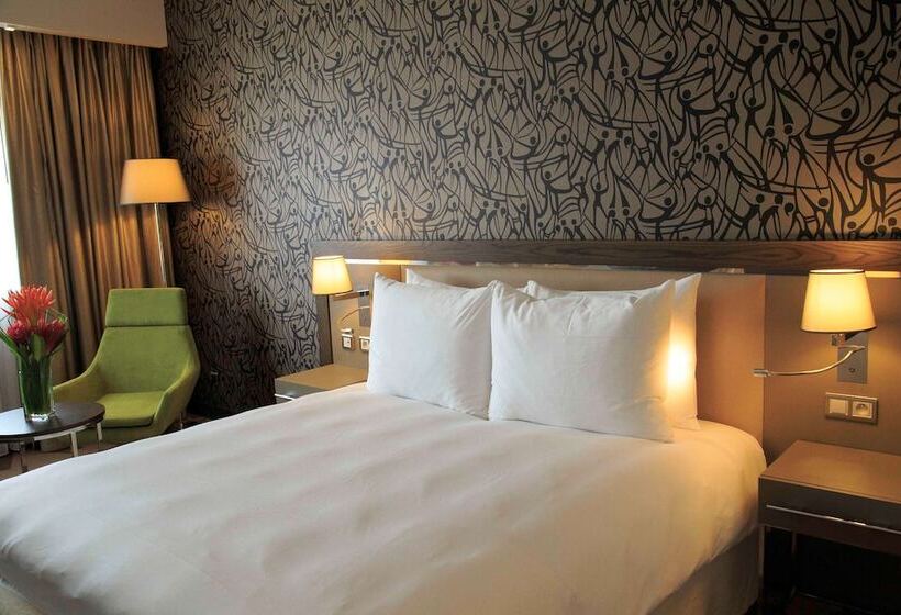 带花园景观高级房间, Radisson Blu Hotel, Abidjan Airport