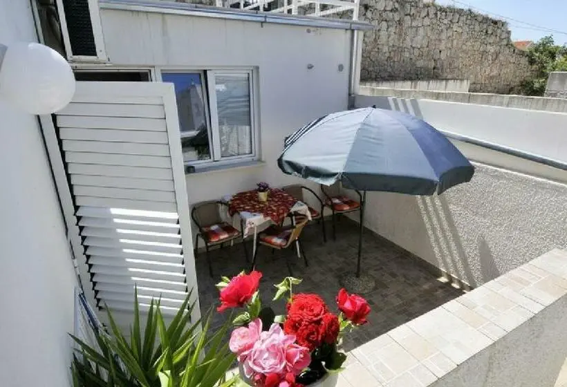 آپارتمان 1 خوابه با چشمانداز باغ, Villa Katarina