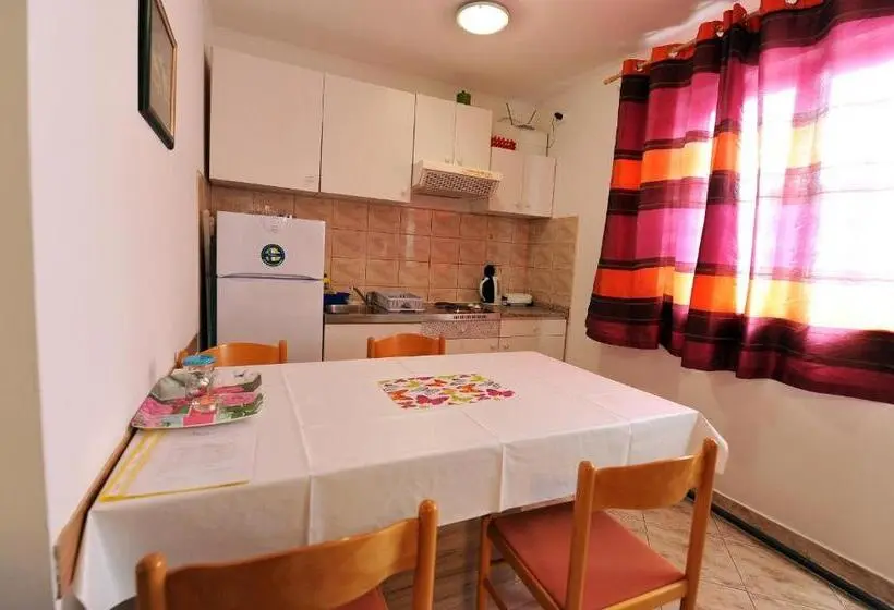 آپارتمان 1 خوابه با چشمانداز باغ, Villa Katarina