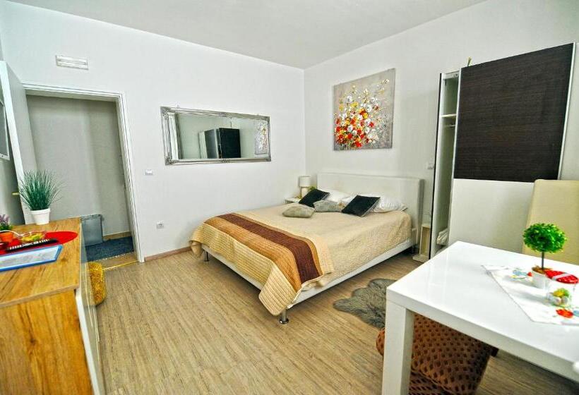 استودیوی استاندارد با چشم‌انداز دریا, Villa Katarina