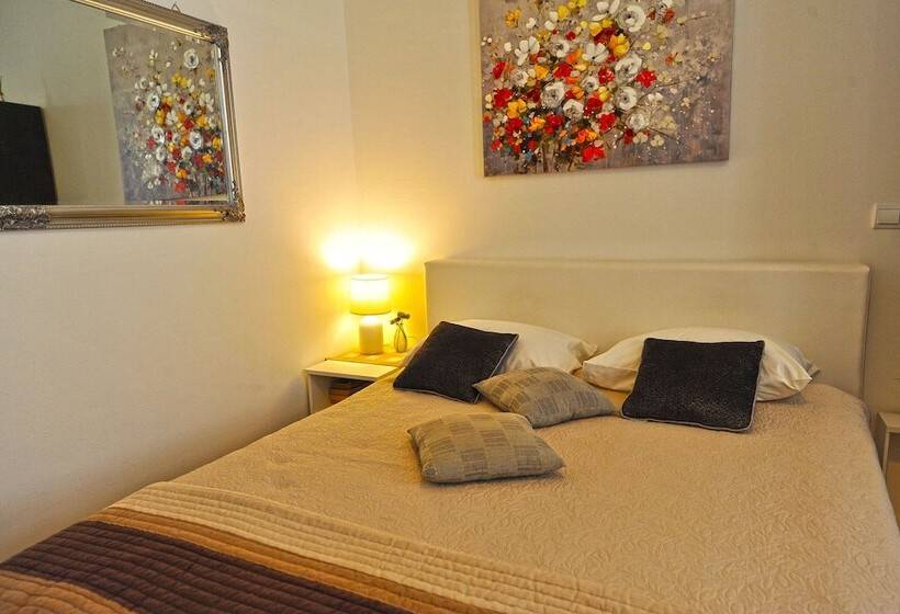 استودیوی استاندارد با چشم‌انداز دریا, Villa Katarina