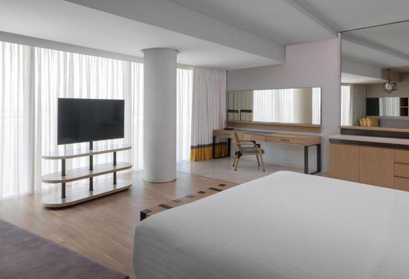 Номер Клуб Кровать Кинг, Marriott Marquis Dubai