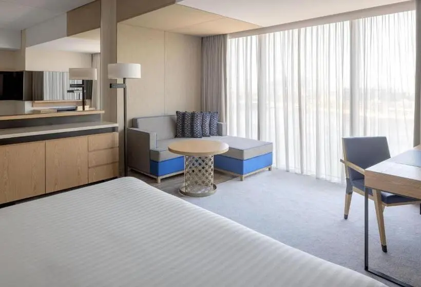キングサイズベッド、シティビューデラックスルーム, Marriott Marquis Dubai Creek