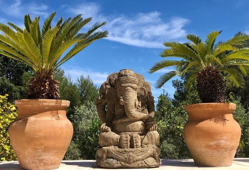 إستديو قياسى مطل على حمام السباحة, B&b Le Mas Du Galoubet