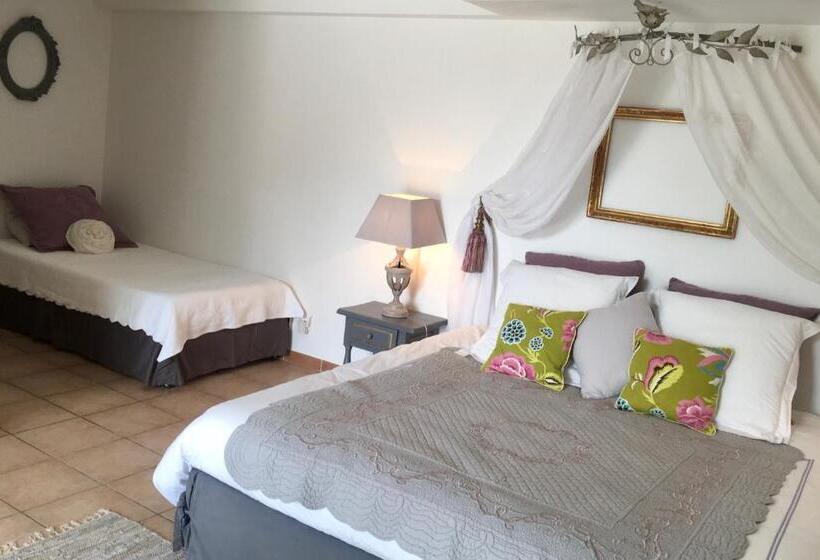 إستديو قياسى مطل على حمام السباحة, B&b Le Mas Du Galoubet