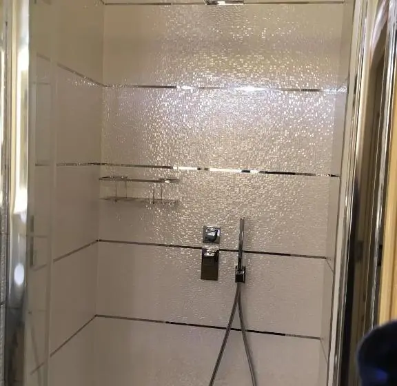 Comfort Kolmen Hengen Huone, Demeure Des Vieux Bains