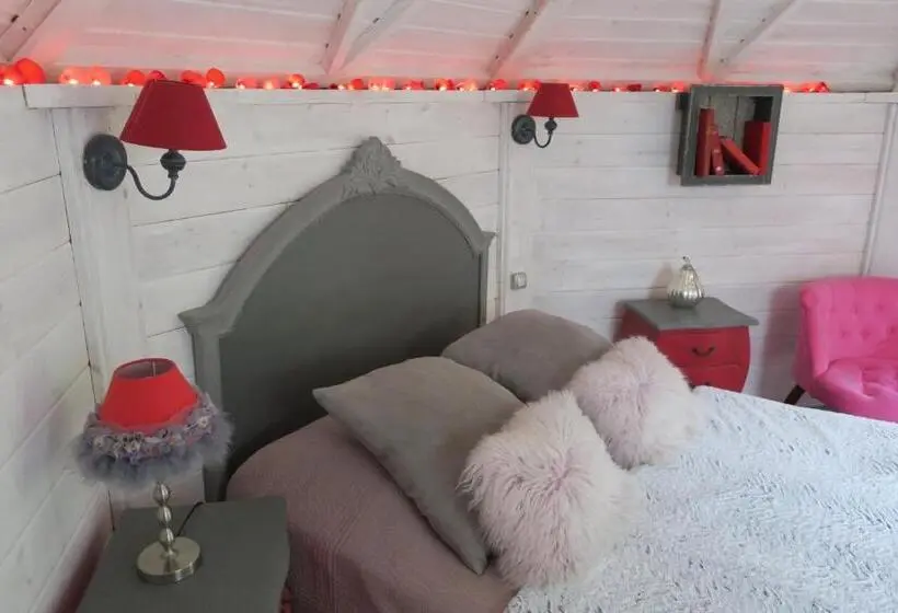 کلبه ییلاقی, La Naomath   Maison D Hôtes, Hébergement Insolite & Gîte