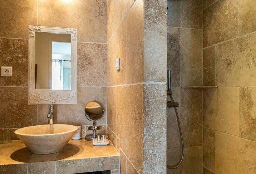 מיטת קינג בסוויטה, Mas Saint Julien