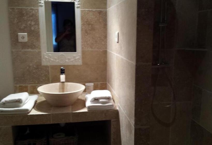 מיטת קינג בסוויטה, Mas Saint Julien