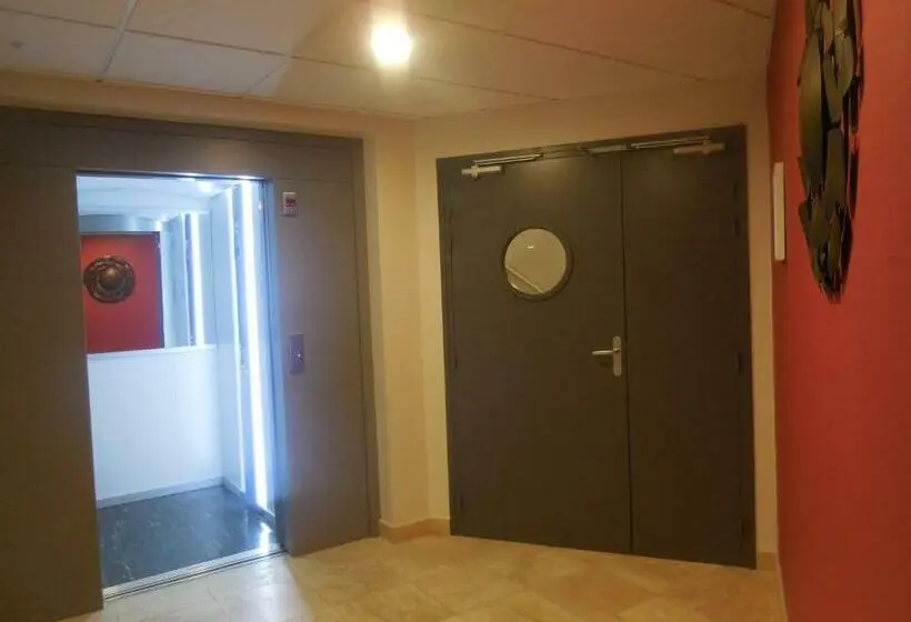 ファミリールーム, Au Relais De L Oust