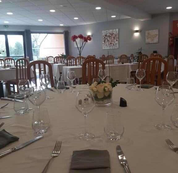 Семейный Номер, Au Relais De L Oust