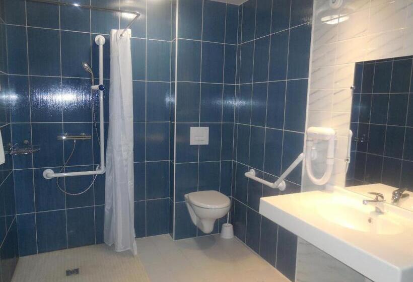 Семейный Номер, Au Relais De L Oust