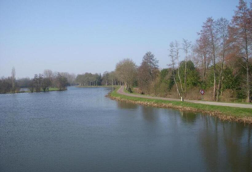 Номер Стандарт с Террасой, Au Relais De L Oust