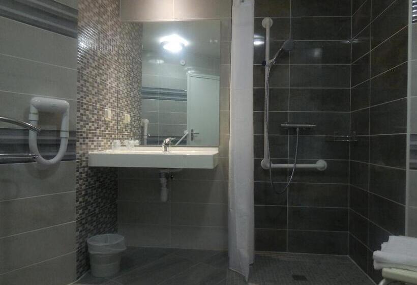 Семейный Номер, Au Relais De L Oust