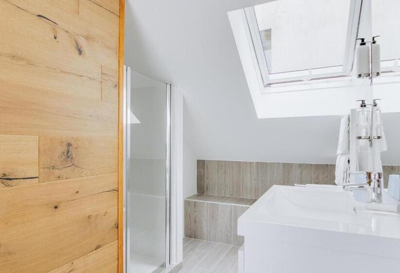 기본룸, Du Jeu De Paume