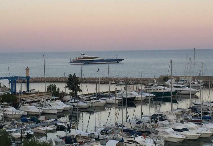 Triple Room Sea View, Ibis Budget Menton Bord De Mer