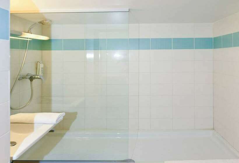 스탠다드 룸 더블 침대, Ibis Budget Menton Bord De Mer