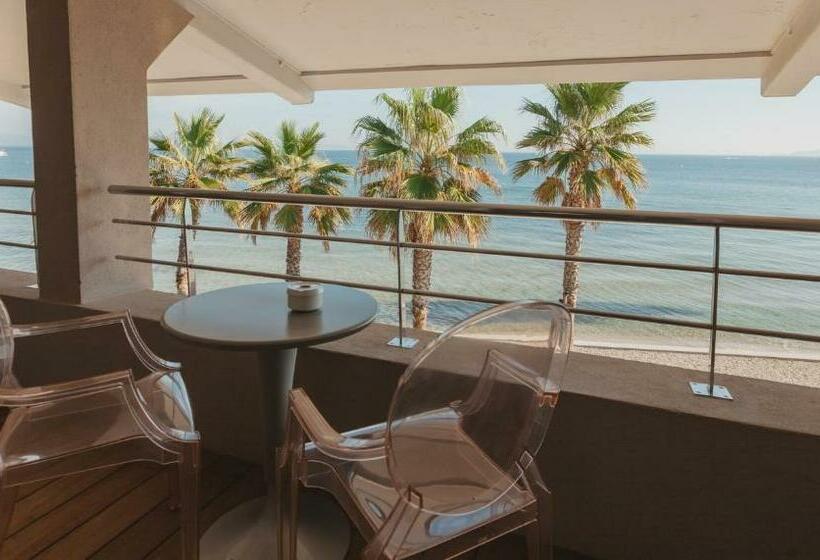 اتاق پرمیوم با چشمانداز دریا, Hôtel Bor