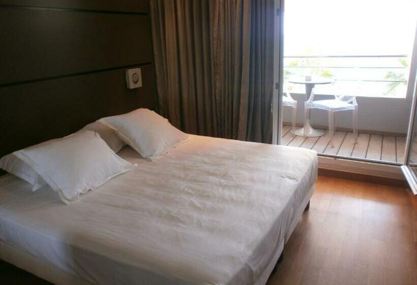 اتاق پرمیوم با چشمانداز دریا, Hôtel Bor