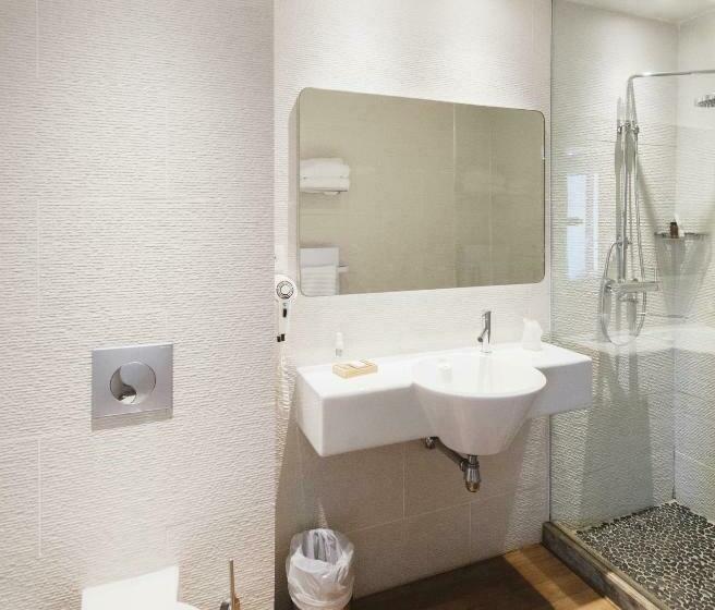 اتاق پرمیوم با چشمانداز دریا, Hôtel Bor