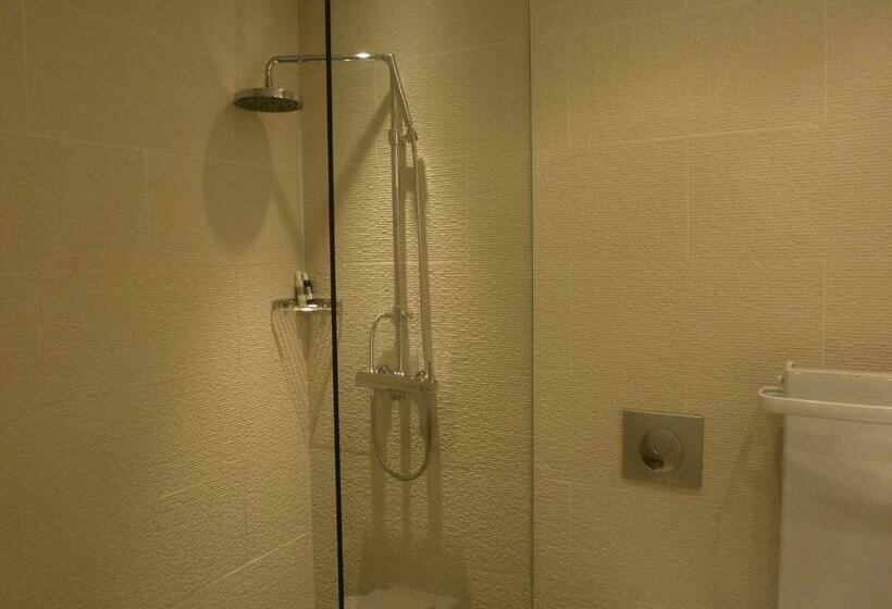 اتاق اجرایی با چشمانداز دریا, Hôtel Bor