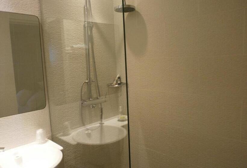 سوییت خانوادگی, Hôtel Bor