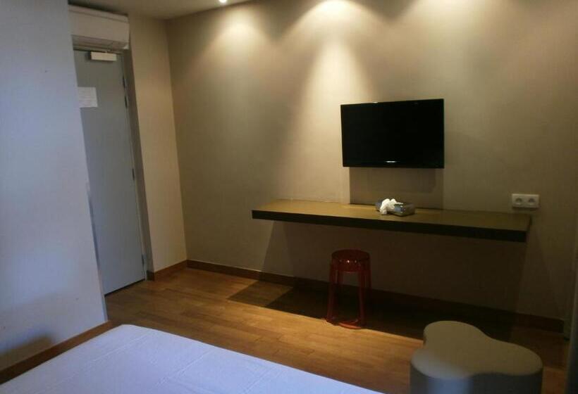 اتاق اجرایی با چشمانداز دریا, Hôtel Bor